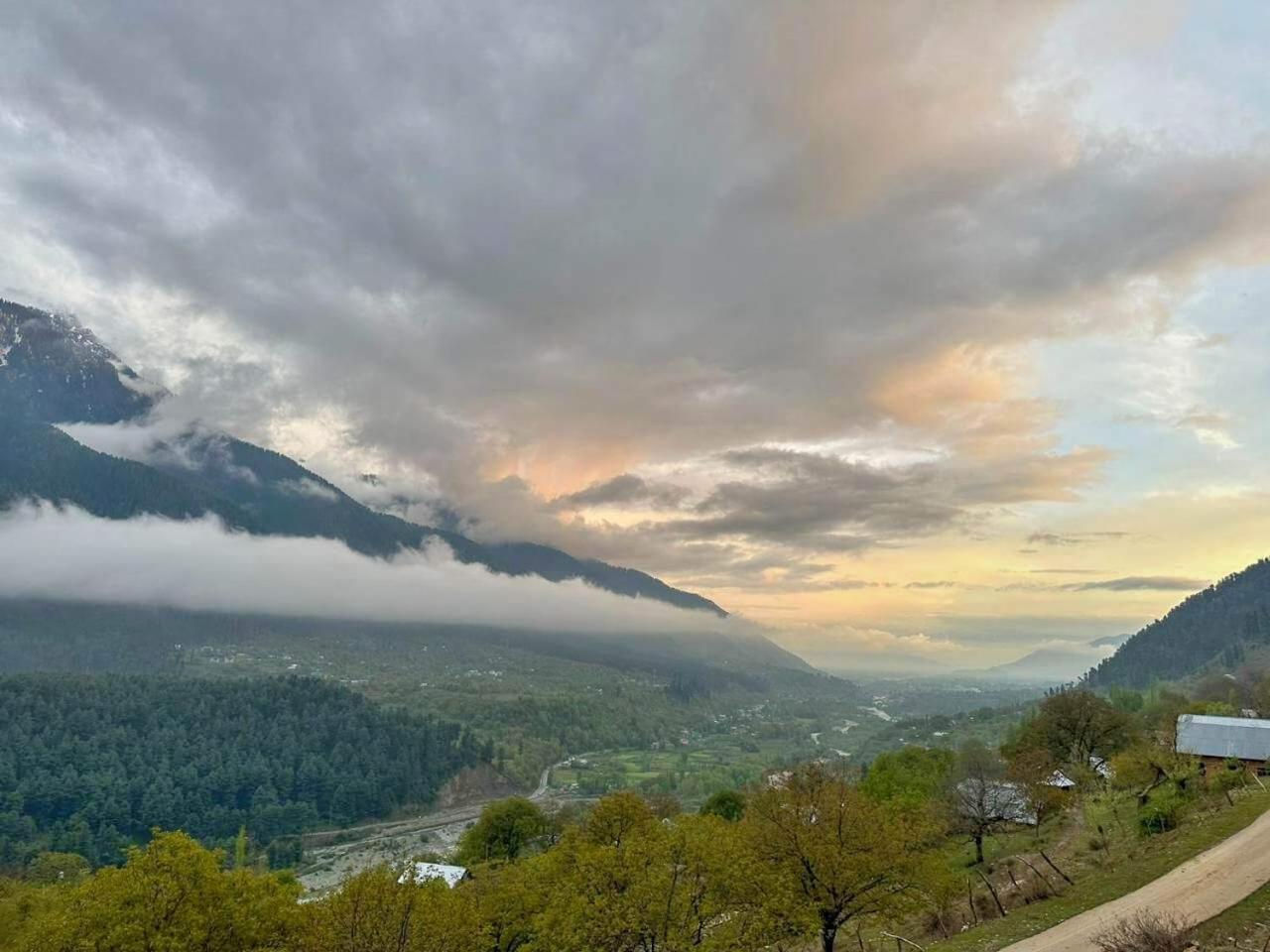 Cliff Cottage Pahalgam, Kashmir Batakut Ngoại thất bức ảnh